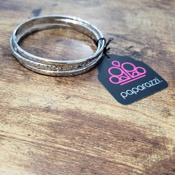 3/$15 New paparazzi silver tone bracelet bangle set of 3 - Picture 5 of 5